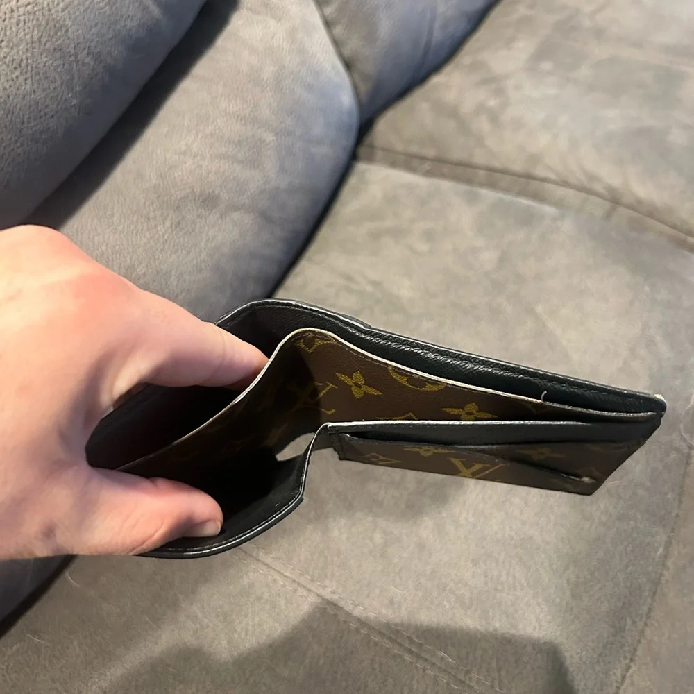 Men’s Louis Vitton wallet - Picture 4 of 5